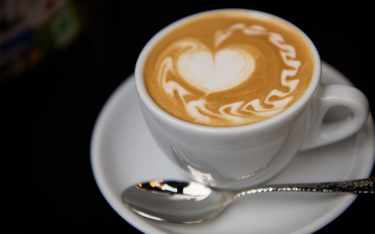 Coffee Academy Eine Tasse Kaffee mit Herz in der Crema - Ergebnisse des Unterrichts | Coffee Academy